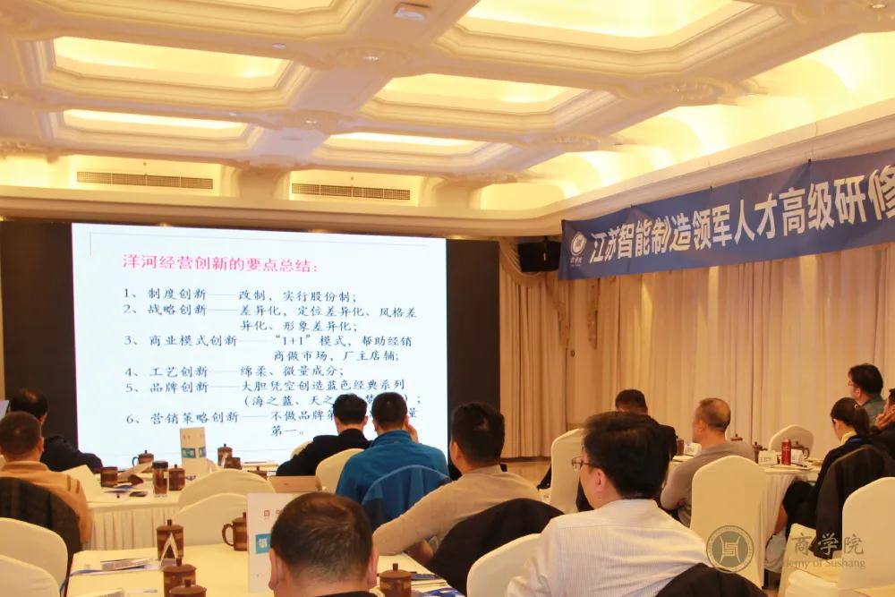 经营创新、知识产权、数据算法…智能制造，绝不只是机器换人！